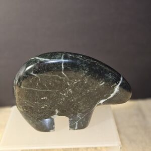 "Vintage Zuni Bear Fetish - Hand Carved Green Marble Medicine Bear"